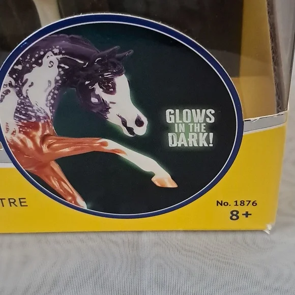 Breyer Spectre Halloween Traditional Model #1876 Glows In The Dark - Picture 4 of 13